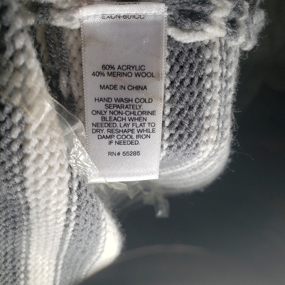 Express Gray and White Aztec Print Merino Wool Blend Cardigan Sweater Sz S - Picture 8 of 8